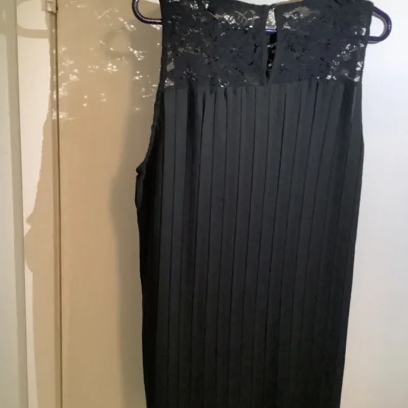 Suzanne Betro pleated, lace long tunic. 1X - Picture 3 of 3